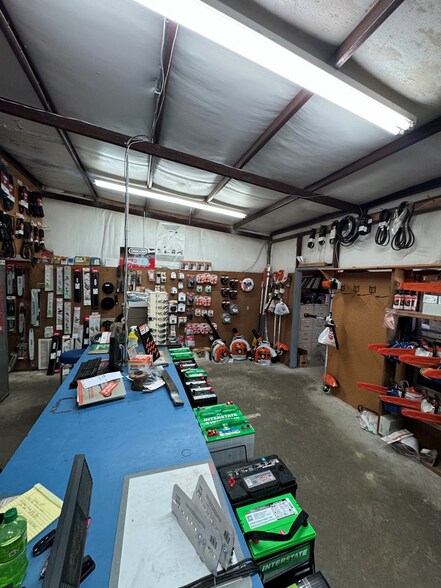 More Photos Of 820 Sligo St, Woodville Auto Repair For Sale