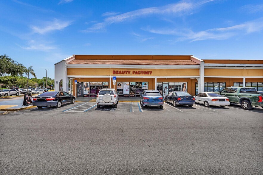 More Photos Of 8030-8384 N Pines Blvd, Pembroke Pines General Retail For Lease