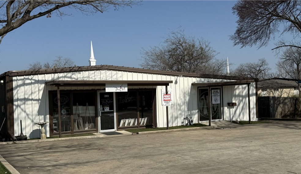 More Photos Of 203 E Worth St, Grapevine Office For Lease