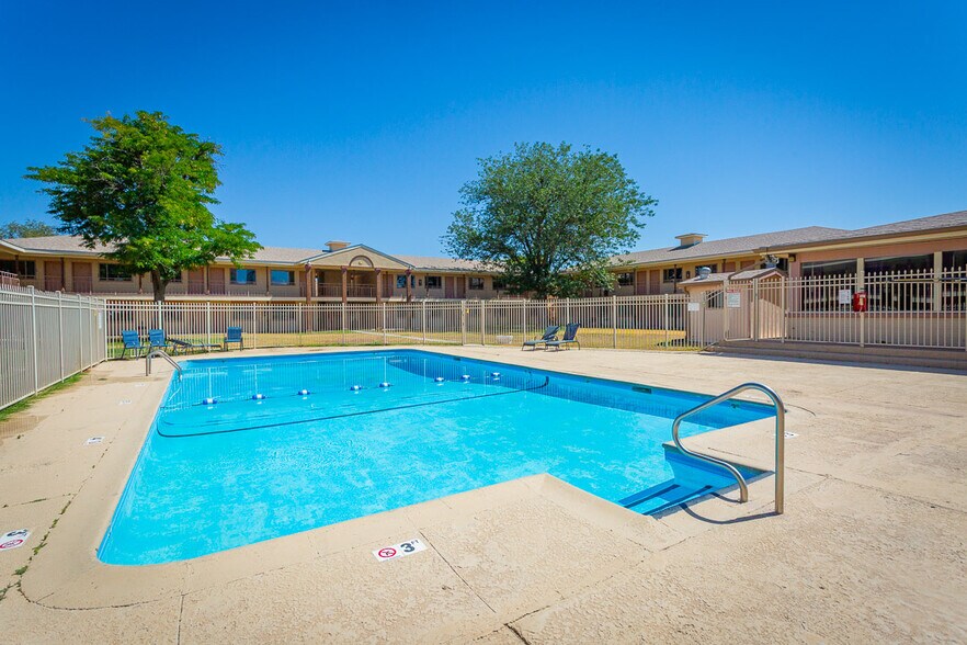 More Photos Of 2803 W 2nd St, Roswell Hotel For Sale