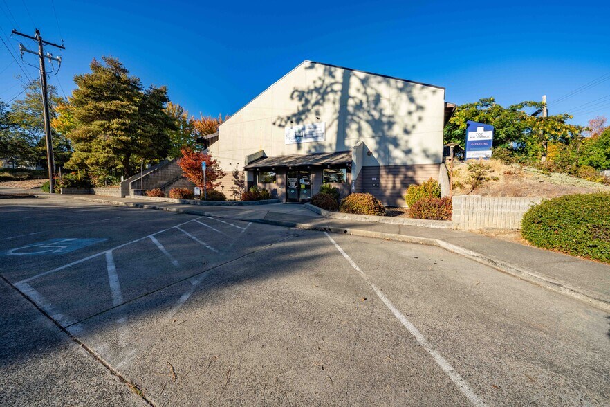 More Photos Of 700 NW Dimmick St, Grants Pass Specialty For Sale