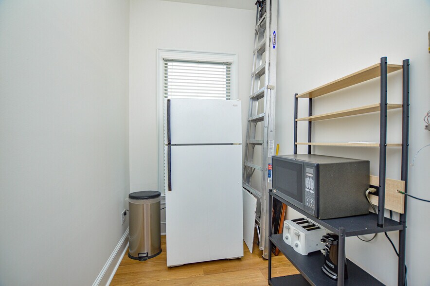 More Photos Of 21000 Torrence Chapel Rd, Cornelius Office Residential For Lease