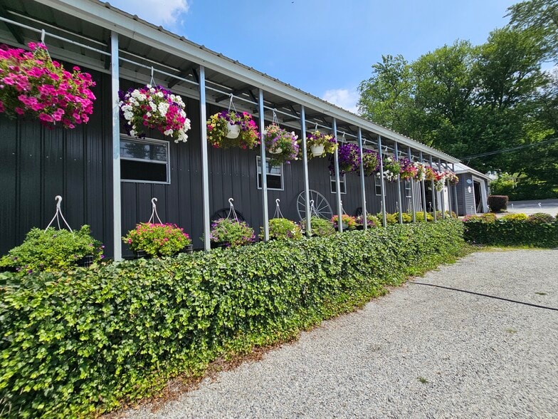 More Photos Of 73 Little York Rd, Warwick Garden Center For Sale