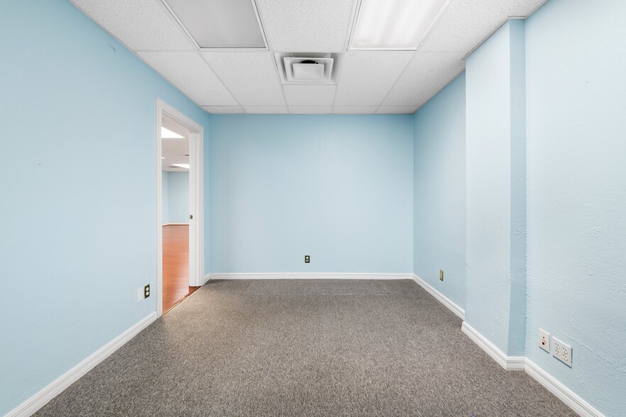 More Photos Of 255 Commercial Blvd, Lauderdale By The Sea Storefront Retail Office For Lease