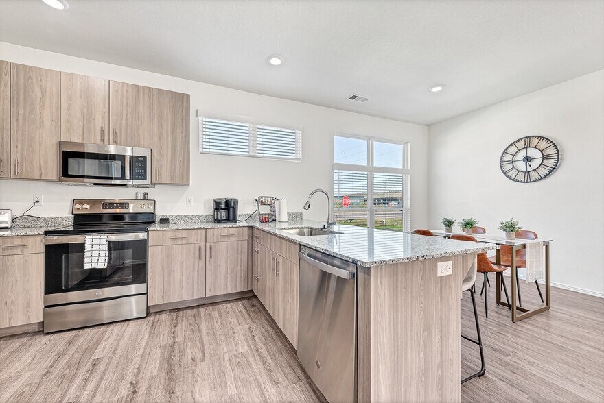 More Photos Of 1512 S Razorback Rd, Fayetteville Apartments For Sale