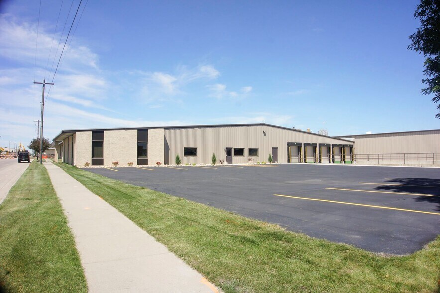 More Photos Of 2001 1st Ave N, Fargo Warehouse For Lease