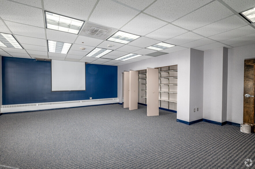 More Photos Of 7220 Wisconsin Ave, Bethesda Medical For Lease