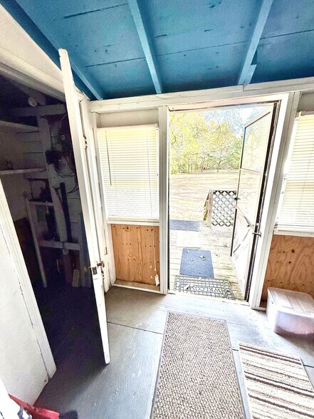 More Photos Of 9278 N Highway 77, Lexington Flex For Sale