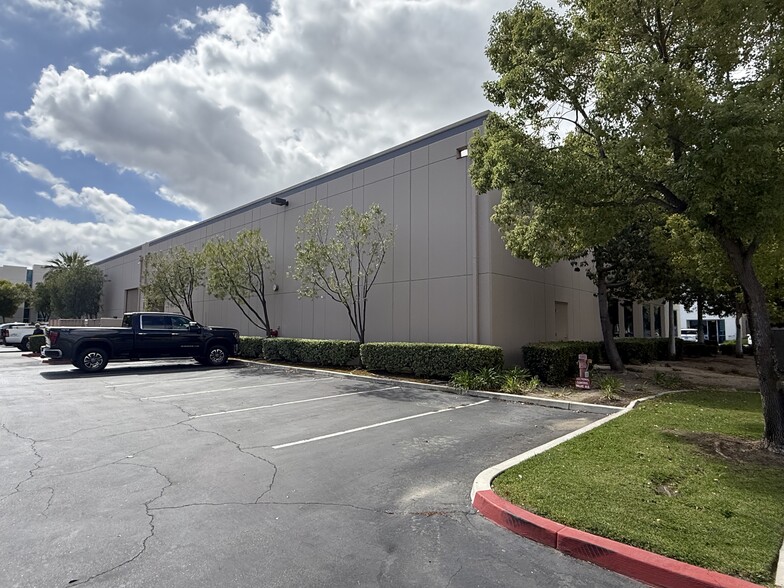 More Photos Of 480 Business Center Ct, Redlands Warehouse For Lease