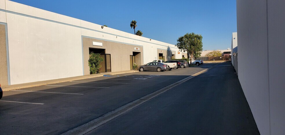 More Photos Of 1305 E Saint Gertrude Pl, Santa Ana Warehouse For Lease