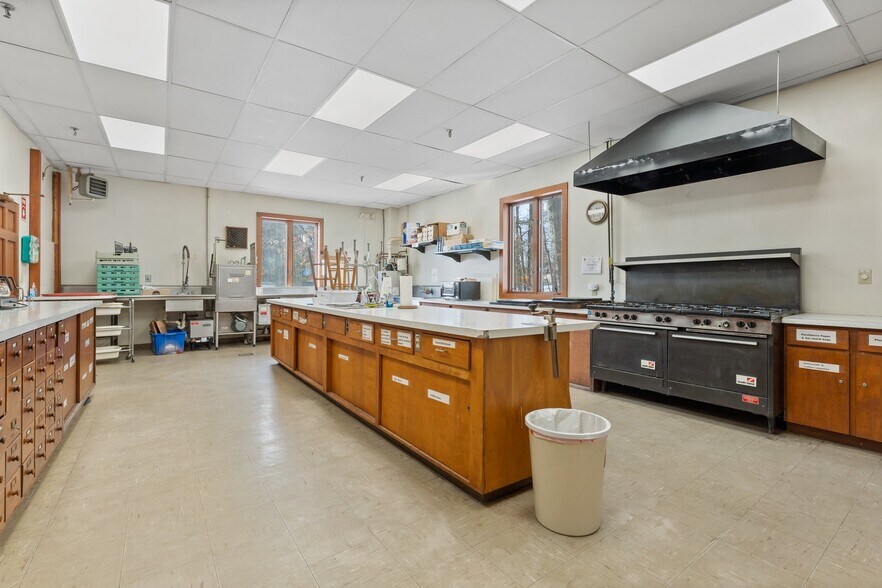 More Photos Of 646 Daniel Webster Hwy, Merrimack Specialty For Lease