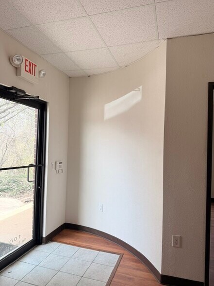 More Photos Of 519 Bennett Ln, Lewisville Flex For Sale