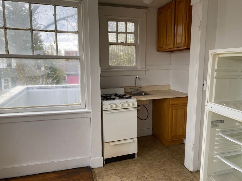 More Photos Of 38 S Main Ave, Albany Multifamily For Sale
