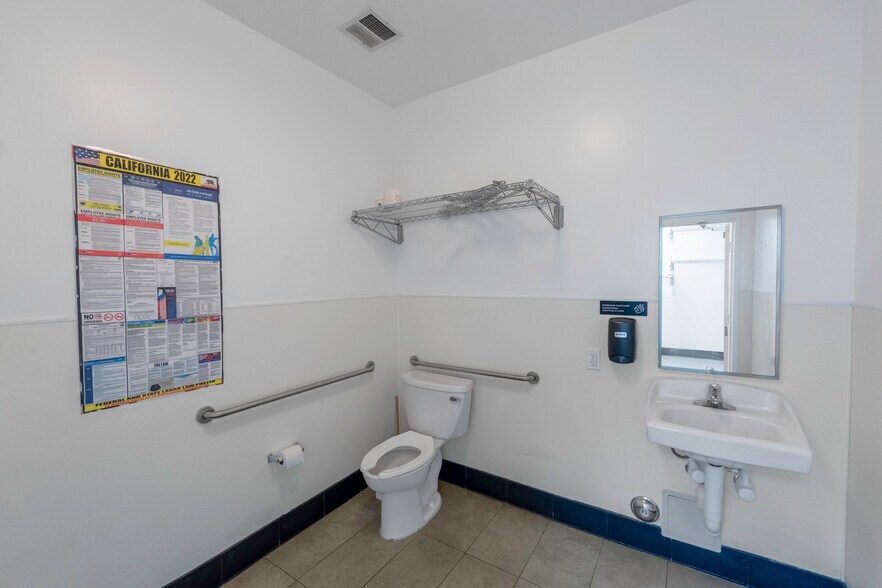 More Photos Of 12274 Palmdale Rd, Victorville Storefront For Lease