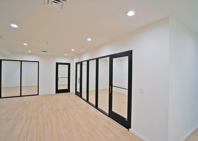 More Photos Of 1201 W Lincoln Ave, Yakima Movie Radio TVStudio For Sale