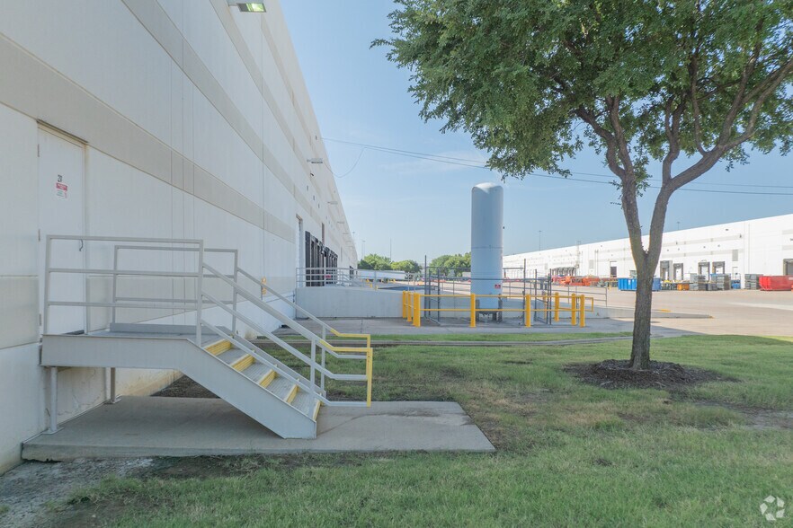 More Photos Of 3501 Sandshell Dr, Fort Worth Warehouse For Lease