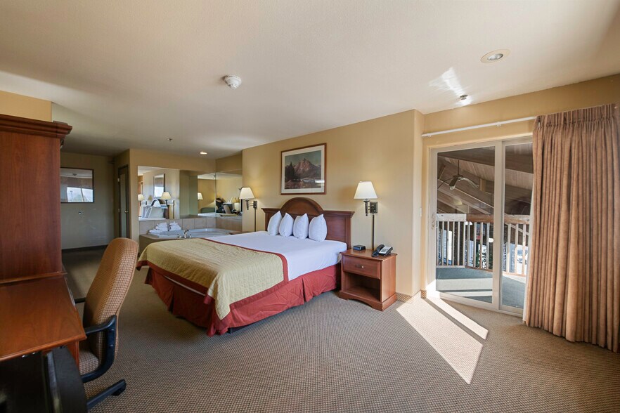 More Photos Of 1424 W Pine St, Pinedale Hotel For Sale