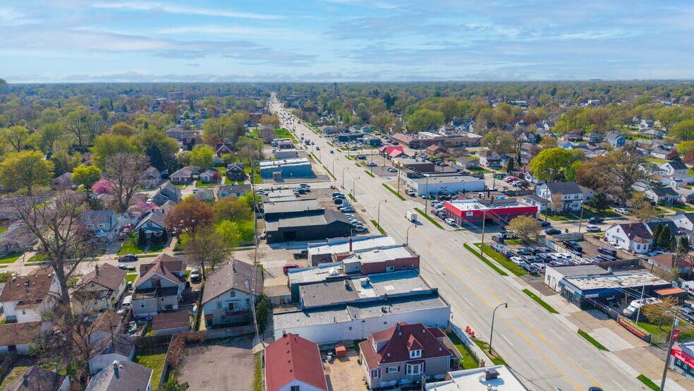 More Photos Of 16914 E 9 Mile Rd, Eastpointe Storefront For Sale