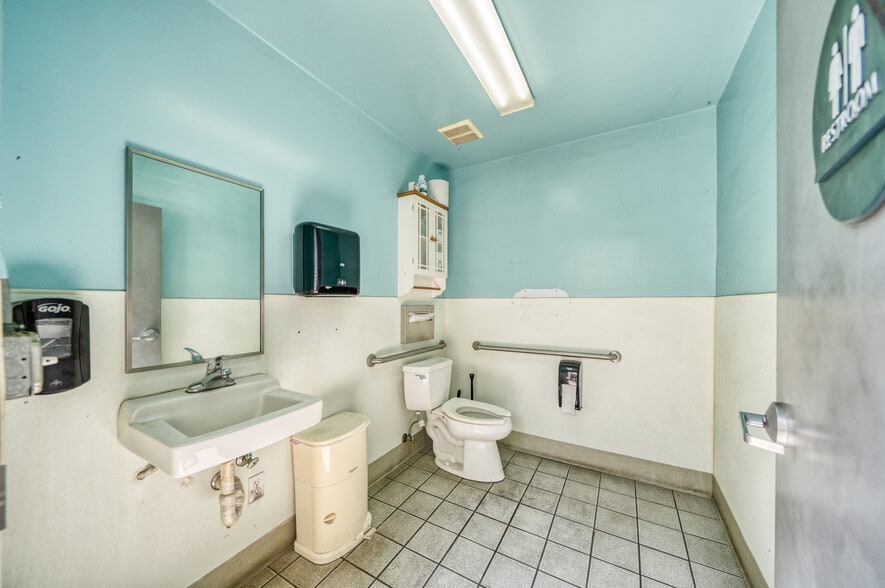 More Photos Of 4320 W Pico Blvd, Los Angeles Auto Repair For Sale