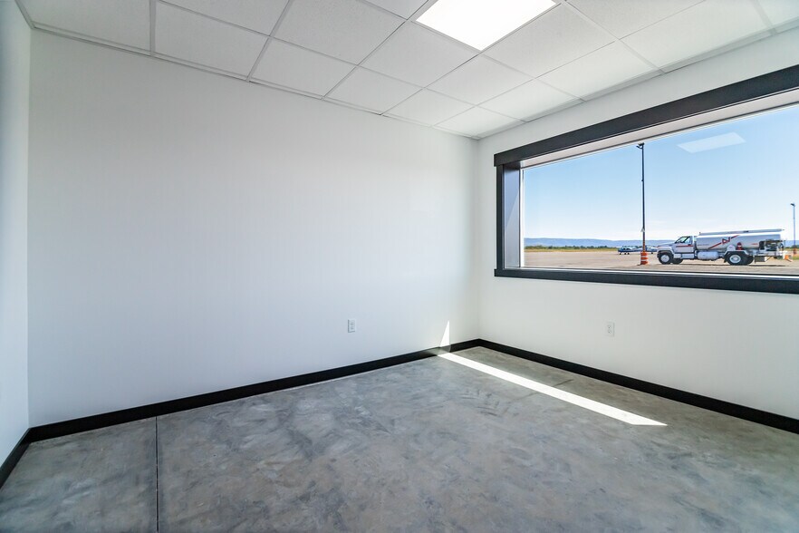 More Photos Of 1111 W Bowers Road, Ellensburg Airplane Hangar For Lease