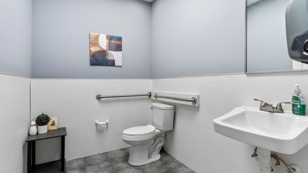 More Photos Of 2871 Main St, Atlanta Freestanding For Lease