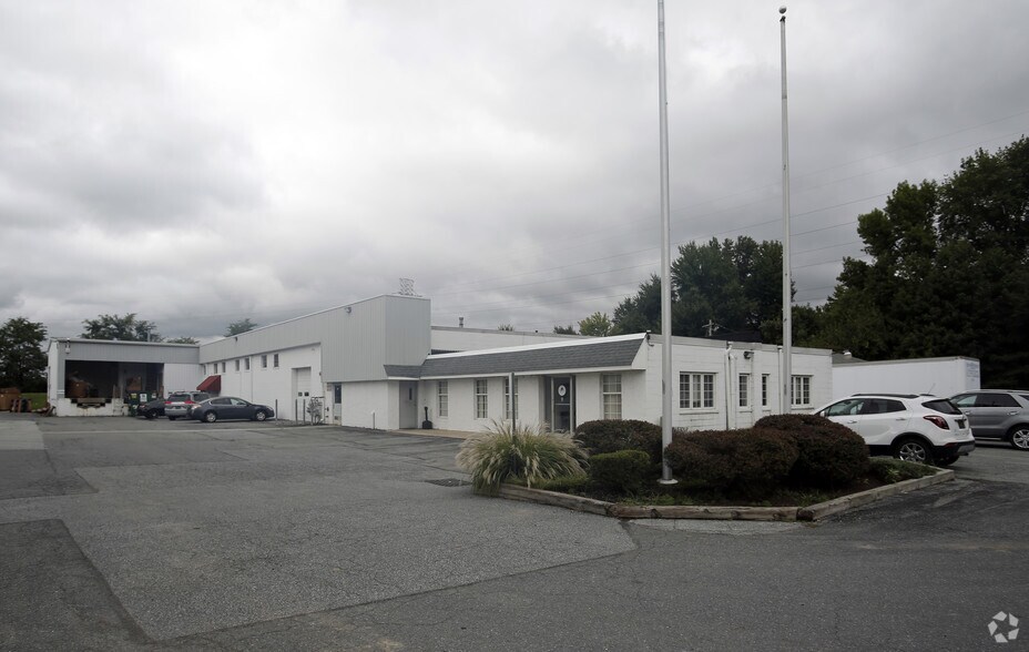 Primary Photo Of 21 Bellecor Dr, New Castle Warehouse For Lease