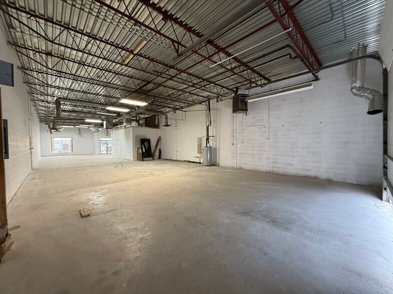 More Photos Of 3217 2 Av N, Lethbridge Service For Lease