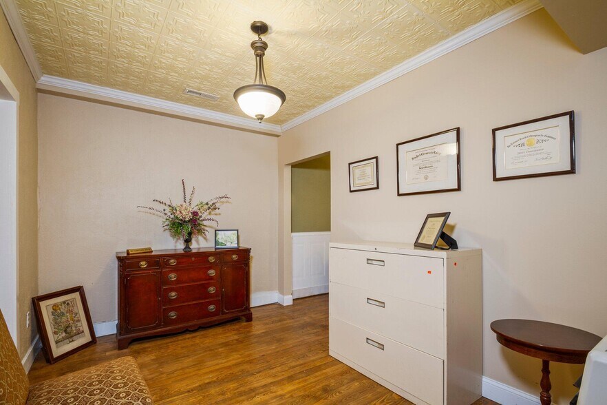 More Photos Of 333 Main St, Gainesville Office For Sale