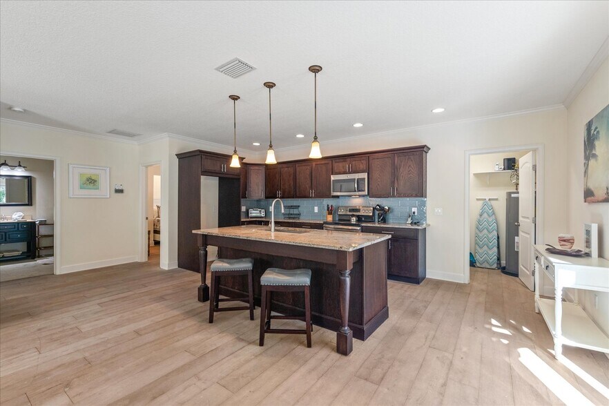 More Photos Of 413 Pine Ave, Anna Maria Flex For Sale