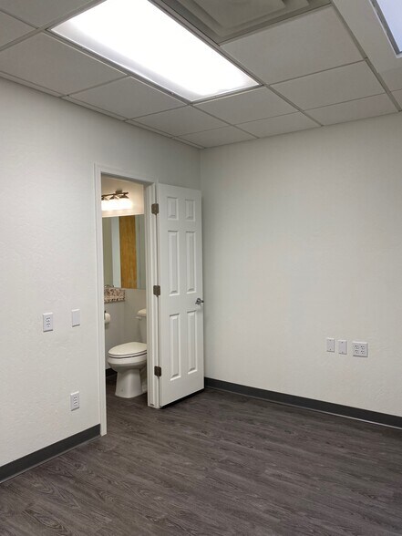 More Photos Of 5700 W Olive Ave, Glendale Medical For Lease