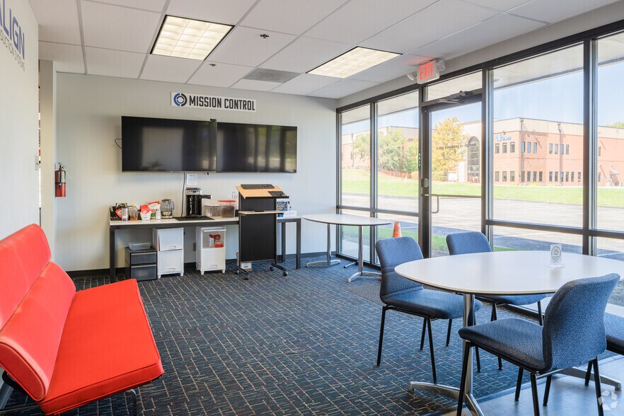 More Photos Of 9355-9375 Dielman Industrial Dr, Olivette Showroom For Lease