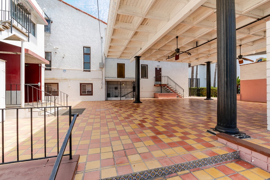 More Photos Of 333 E Colorado St, Glendale Unknown For Lease