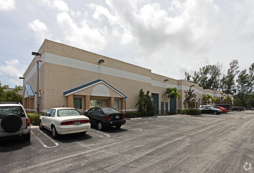 More Photos Of 160 Commerce Rd, Boynton Beach Warehouse For Lease
