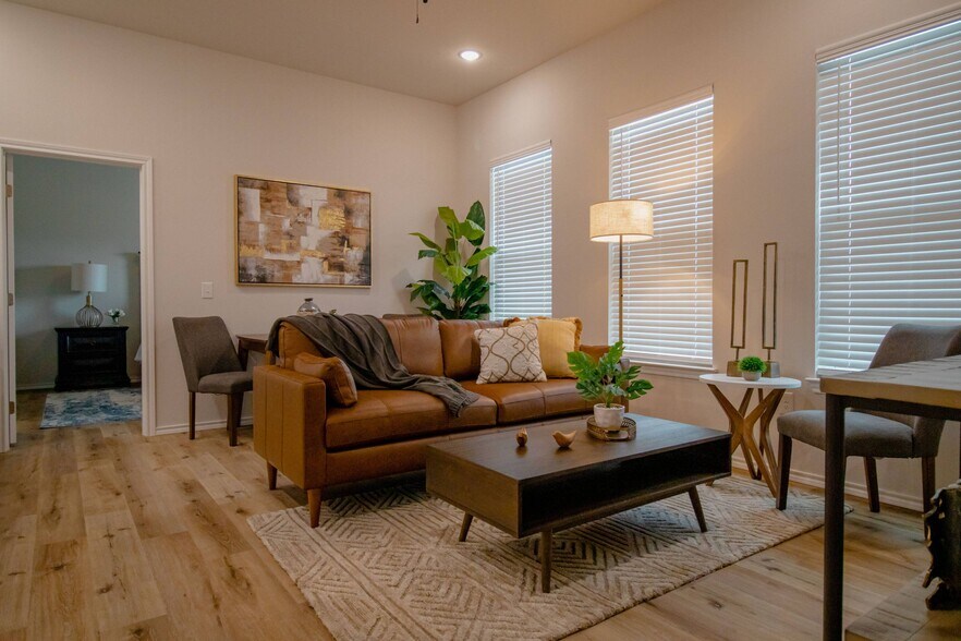 More Photos Of 20048 County Road 4118 Rd, Lindale Apartments For Sale