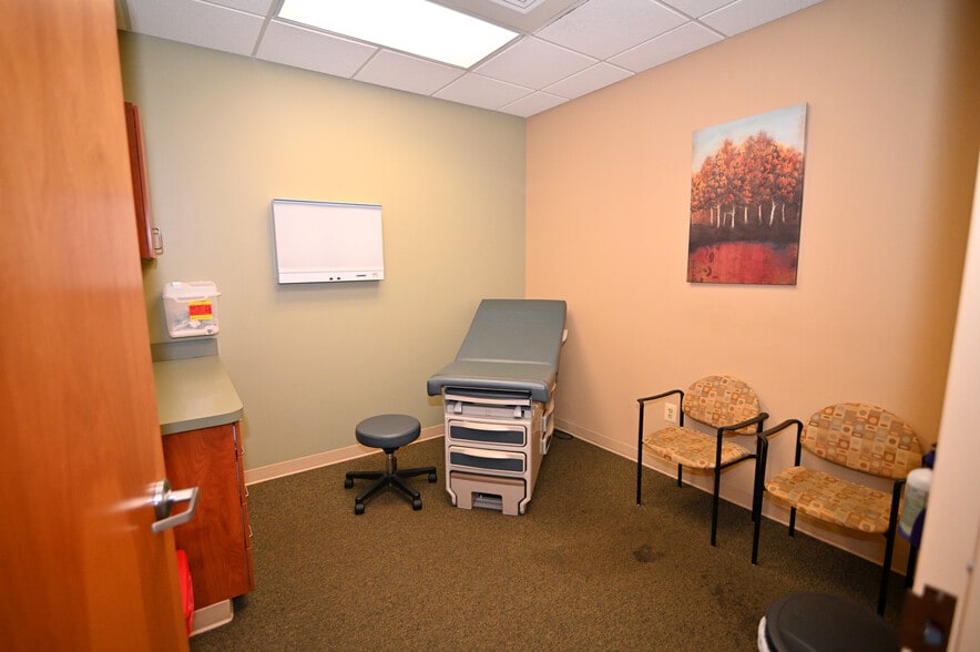 More Photos Of 2960 Technology Pl, Waldorf Research And Development For Lease