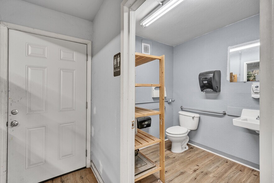 More Photos Of 2820 Broadmoor Ave, Concord Restaurant For Sale