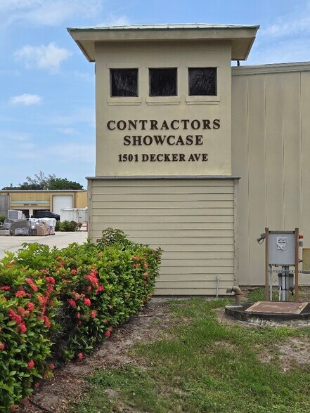 More Photos Of 1501 SE Decker Ave, Stuart Warehouse For Lease