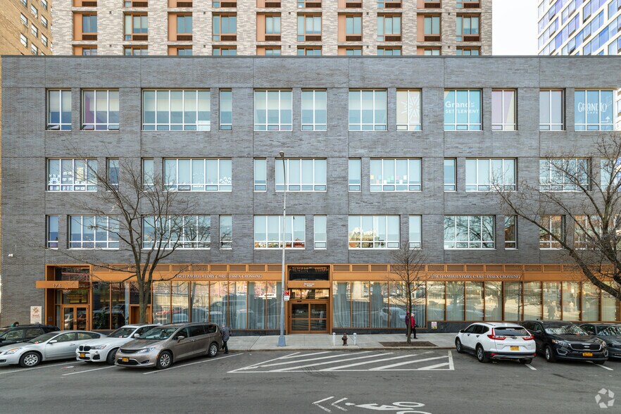 More Photos Of 128 Clinton St, New York Office For Lease