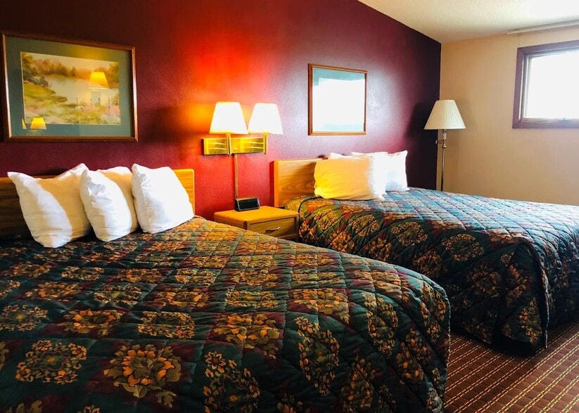 More Photos Of 222 3rd Ave S, Windom Hotel For Sale