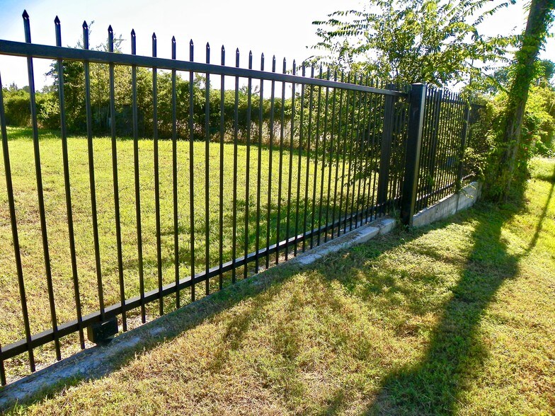 More Photos Of 16570 Beaumont Hwy, Houston Land For Lease