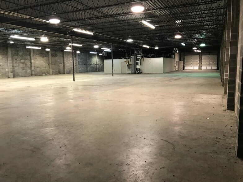More Photos Of 1305 Elm Hill Pike, Nashville Warehouse For Lease
