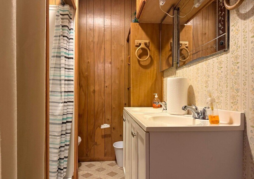 More Photos Of 101 Sesame St, Palatka Specialty For Sale