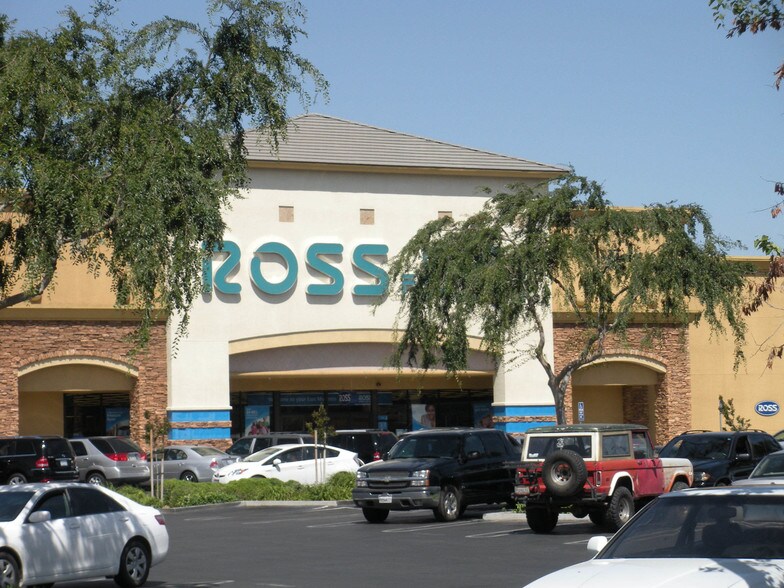 More Photos Of 801 Oakdale Rd, Modesto Unknown For Lease