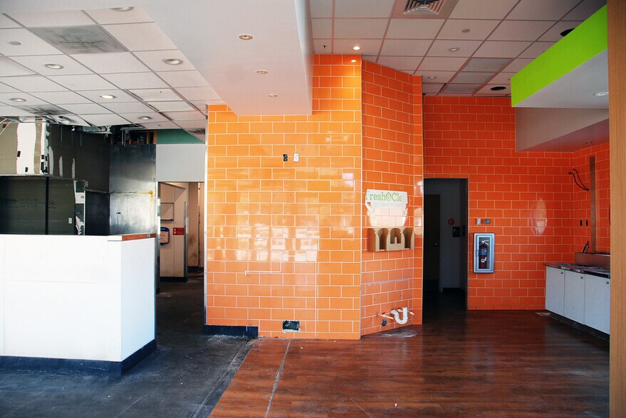 10902 N Dale Mabry Hwy, Tampa, FL 33618 Retail For Lease