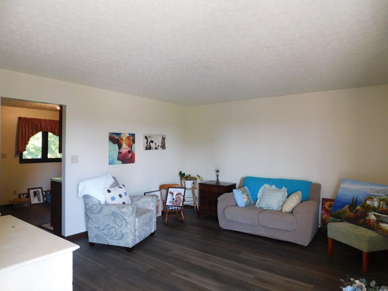 More Photos Of 10 Campbell Ct, Salem Apartments For Sale