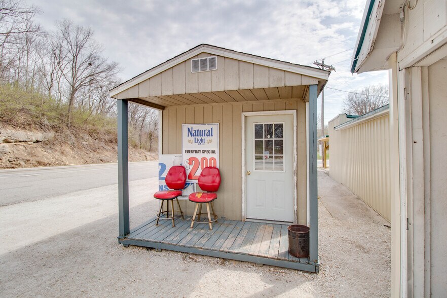 More Photos Of 20861 IL-100, Fieldon Specialty For Sale