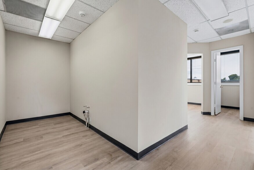 More Photos Of 124 Park St SE, Vienna Medical For Lease