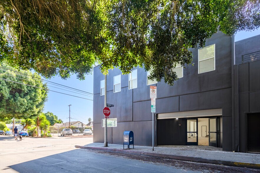 More Photos Of 6600-6610 Lexington Ave, Los Angeles Loft Creative Space For Sale