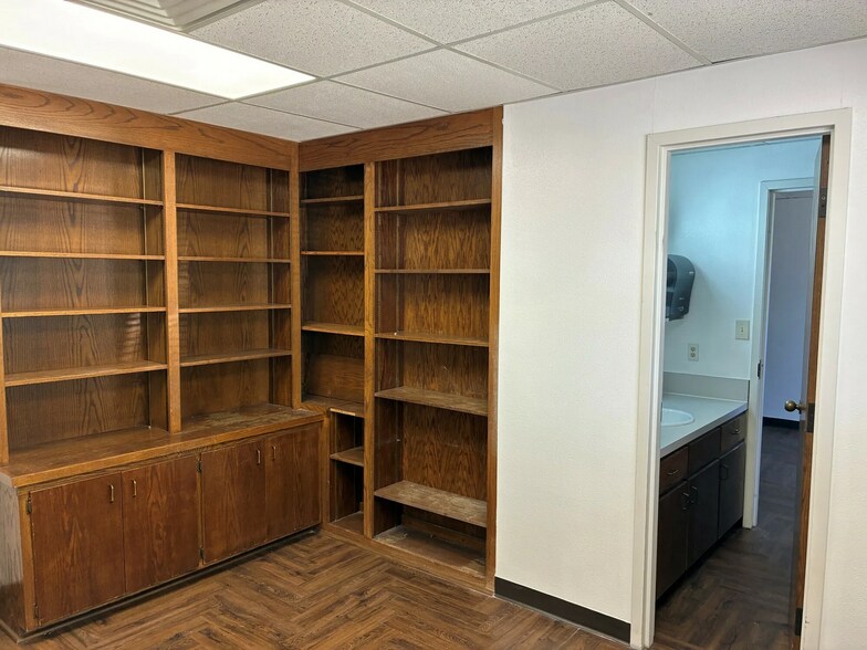 More Photos Of 937 SW 89th St, Oklahoma City Medical For Sale