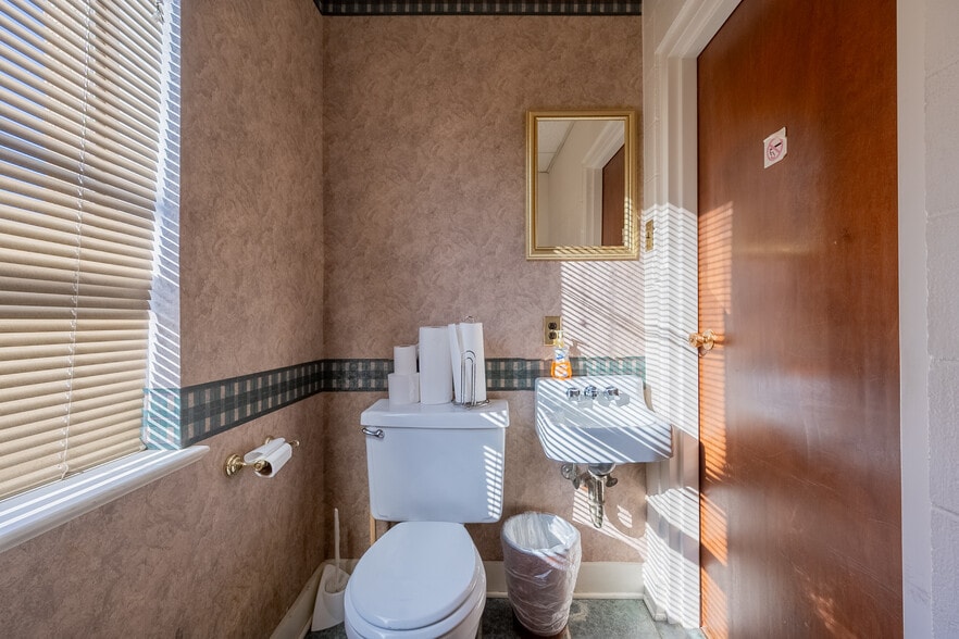 More Photos Of 65 E Main St, Pulaski Loft Creative Space For Sale